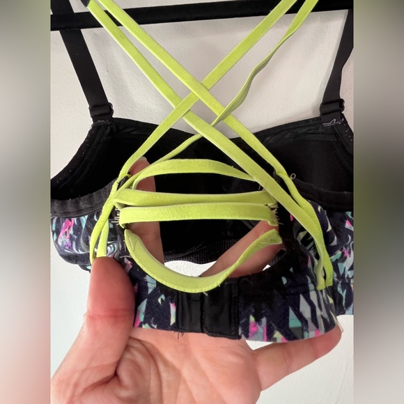 Victoria's Secret VSX Sport Strappy Back Sports Bra Black w Multicolor Size 32C - Picture 3 of 6